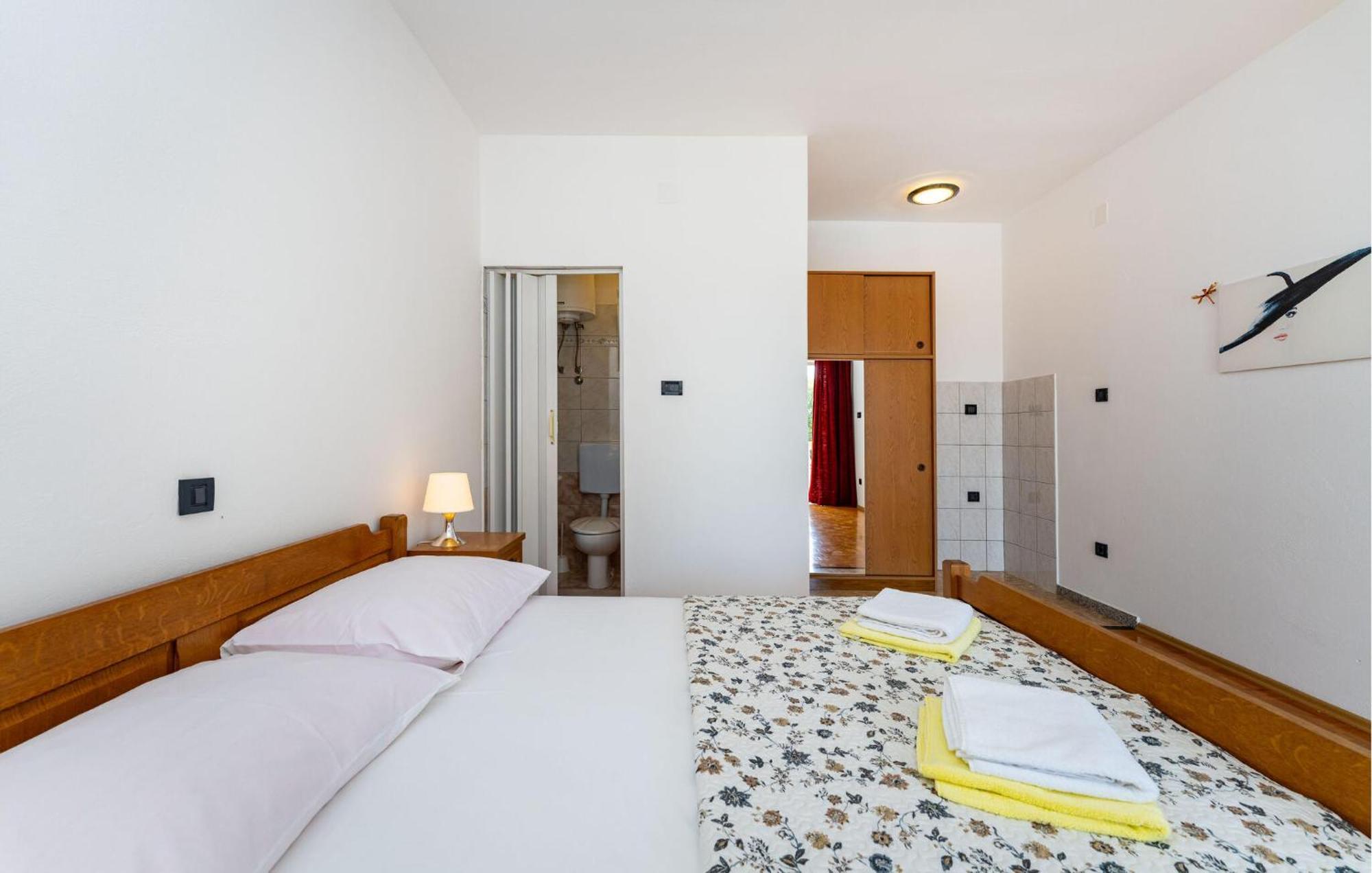Beautiful Apartment In Galovac With Kitchen Eksteriør bilde