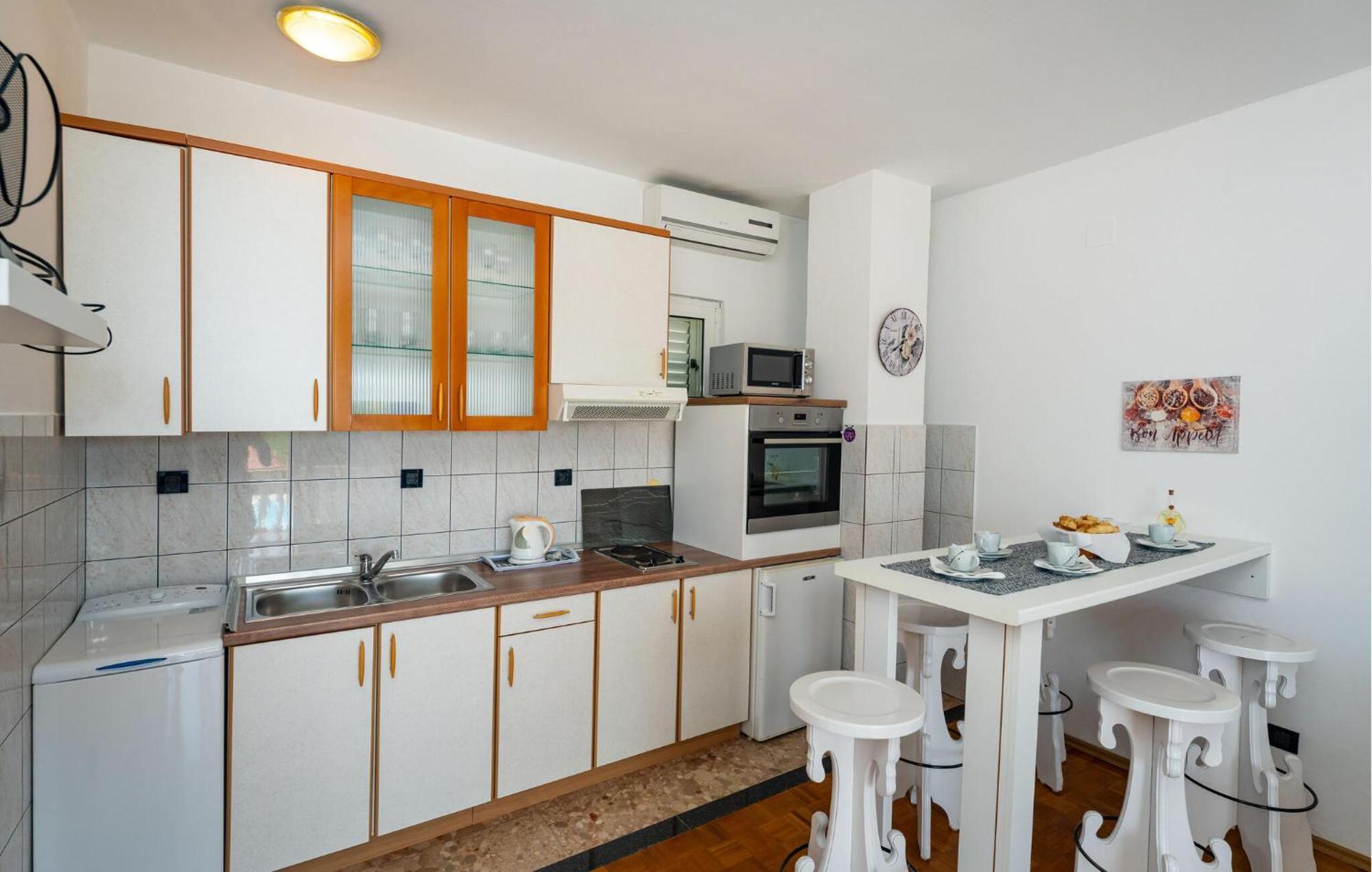 Beautiful Apartment In Galovac With Kitchen Eksteriør bilde