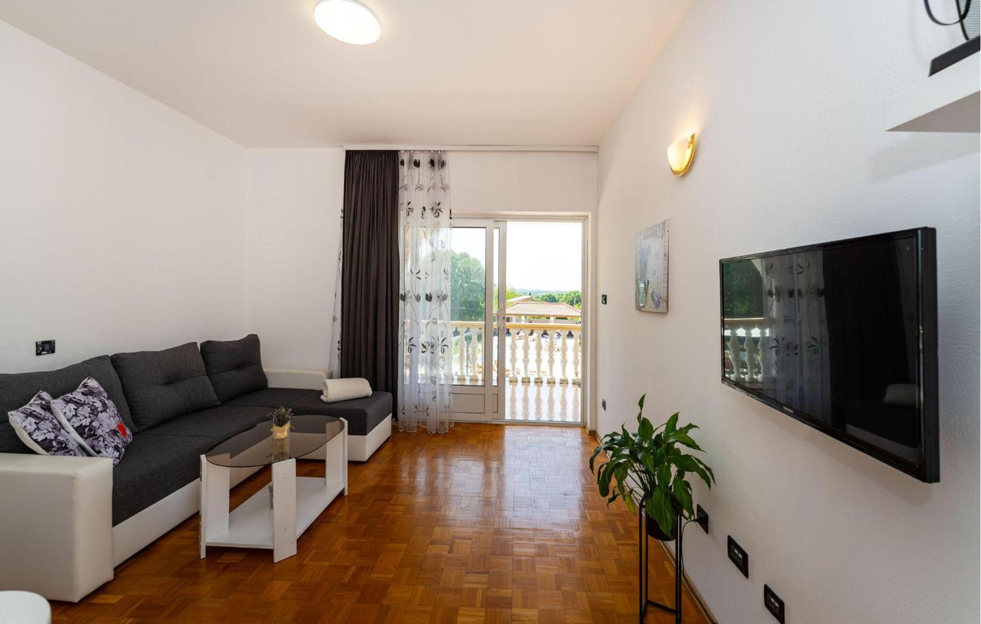 Beautiful Apartment In Galovac With Kitchen Eksteriør bilde