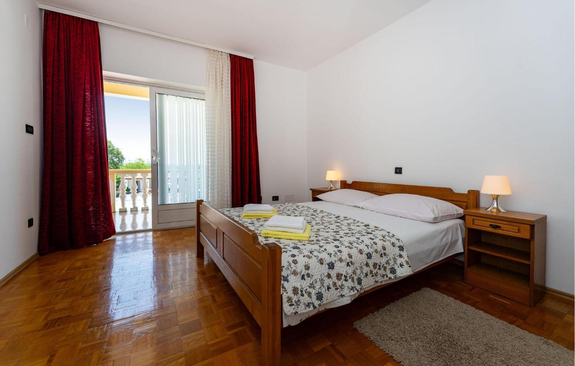 Beautiful Apartment In Galovac With Kitchen Eksteriør bilde