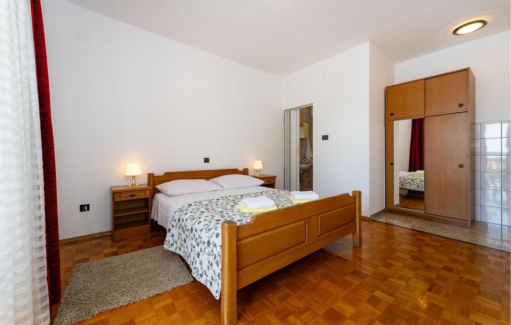 Beautiful Apartment In Galovac With Kitchen Eksteriør bilde