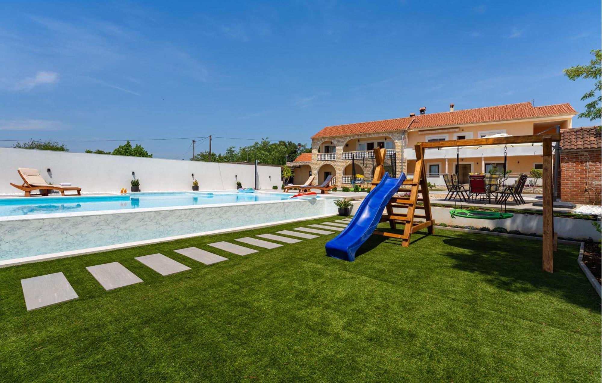 Beautiful Apartment In Galovac With Kitchen Eksteriør bilde