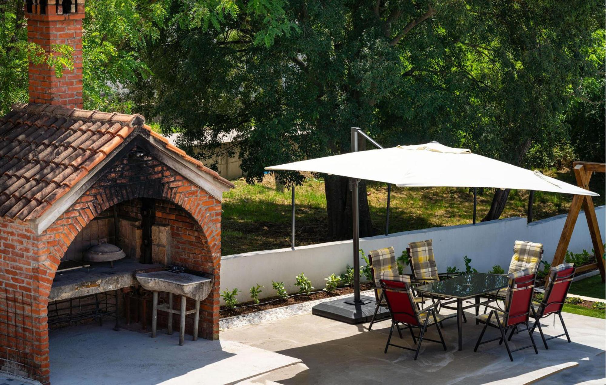 Beautiful Apartment In Galovac With Kitchen Eksteriør bilde