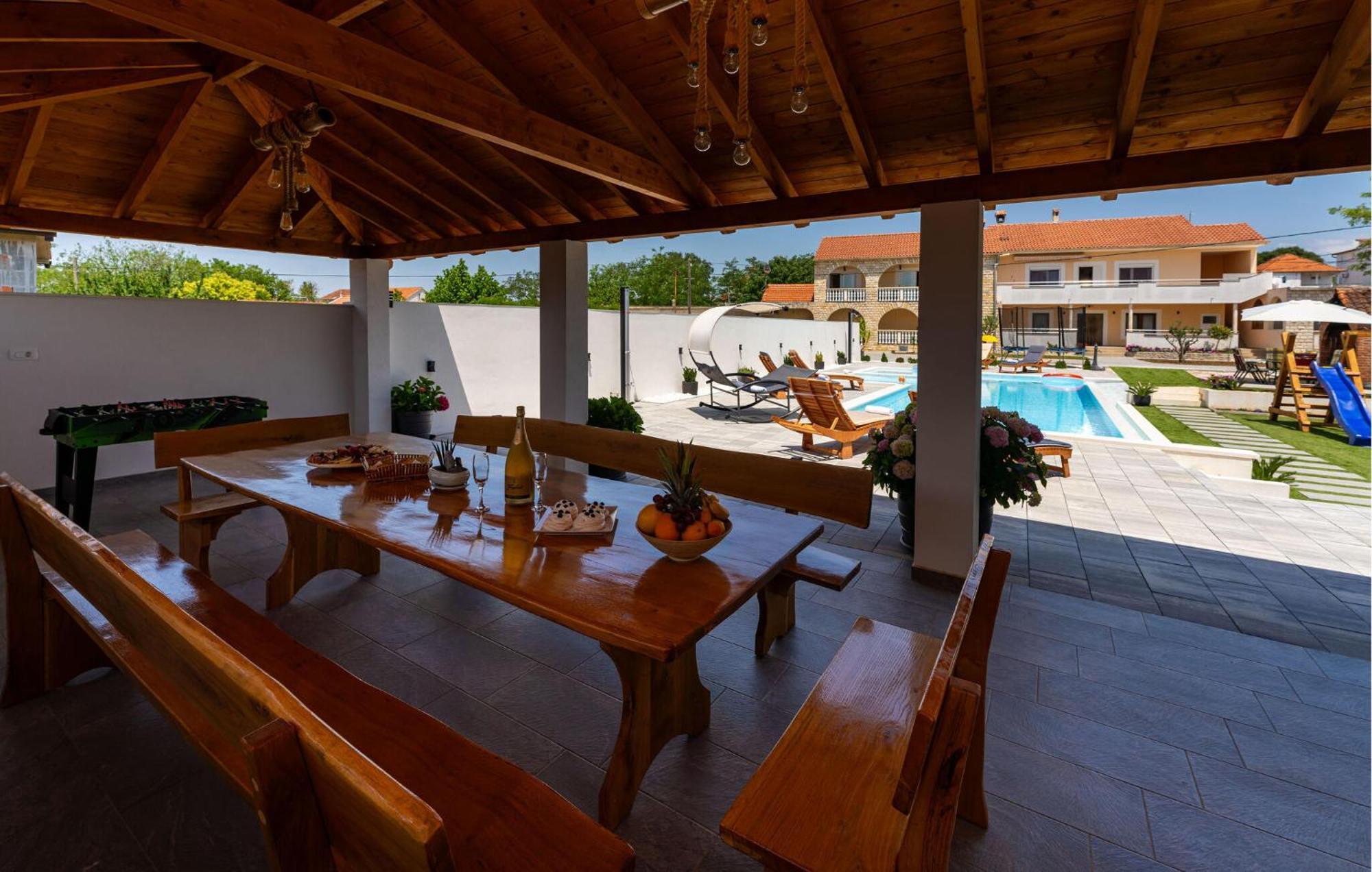 Beautiful Apartment In Galovac With Kitchen Eksteriør bilde